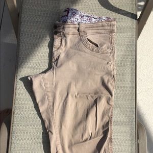 Plus size crop pants.